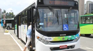 Dra. Ana Veterinária quer transporte gratuito em coletivo municipal para pacientes em tratamento de câncer de mama